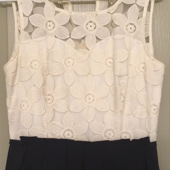 White and Black dress - Picture 3 of 4